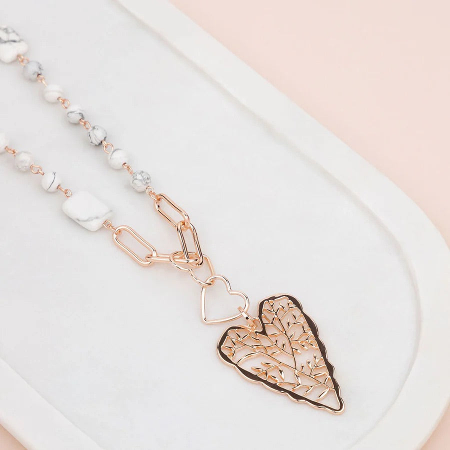 LillyCo Lacey Heart Pendant Necklace L1809