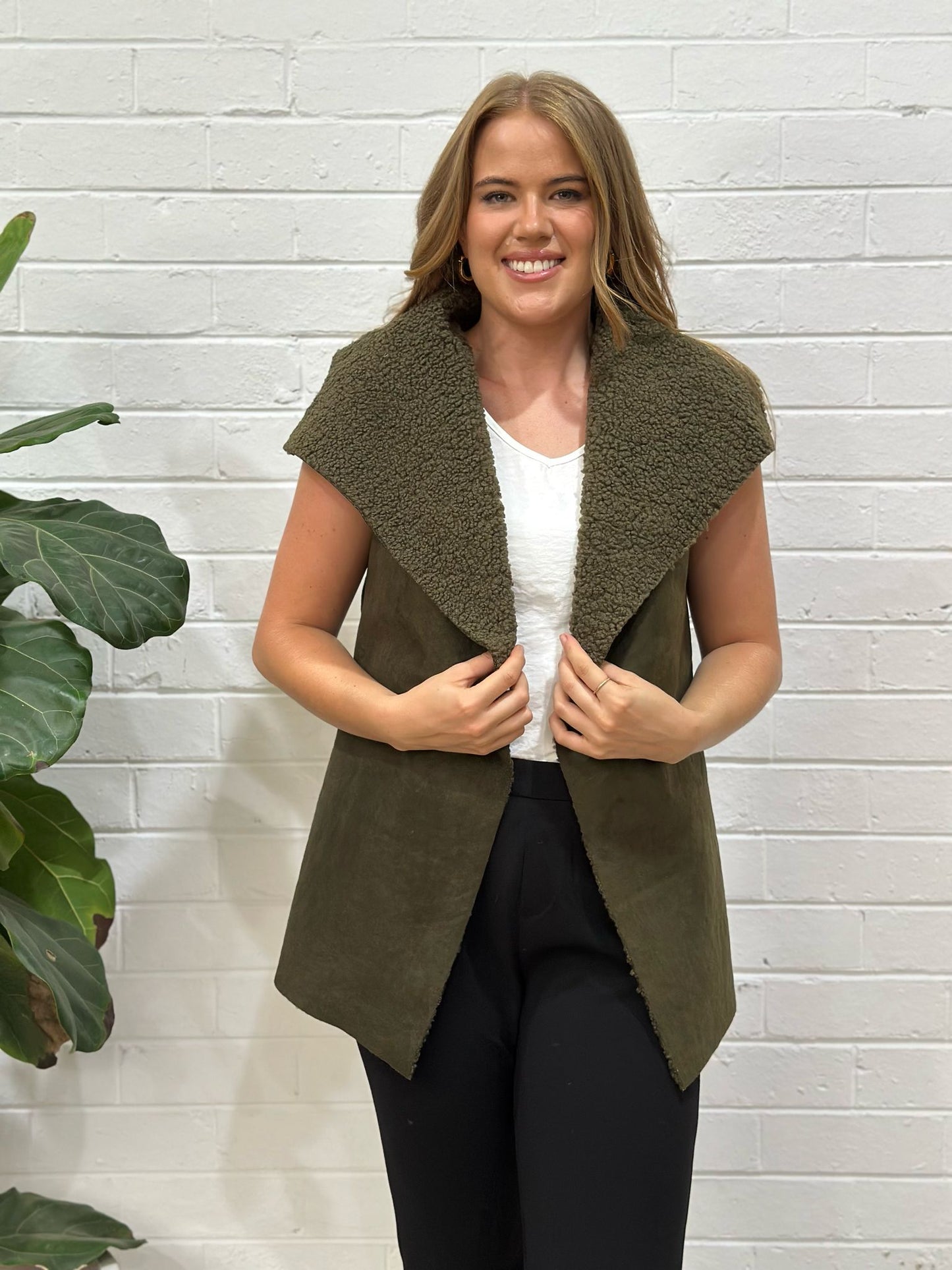 Tutti Bella Suede Vest JK222