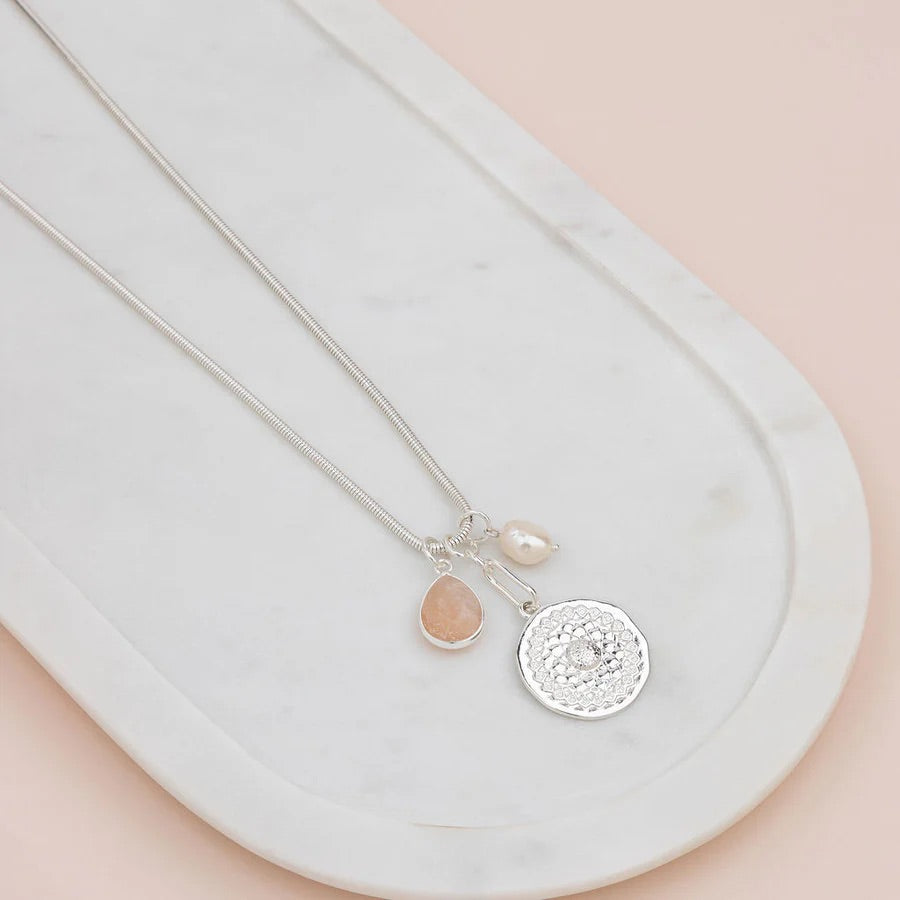 LillyCo Short Circle&Pearl Necklace L1825