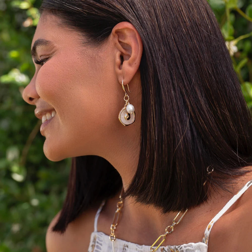 LillyCo Pearl Charm Earring L1945E