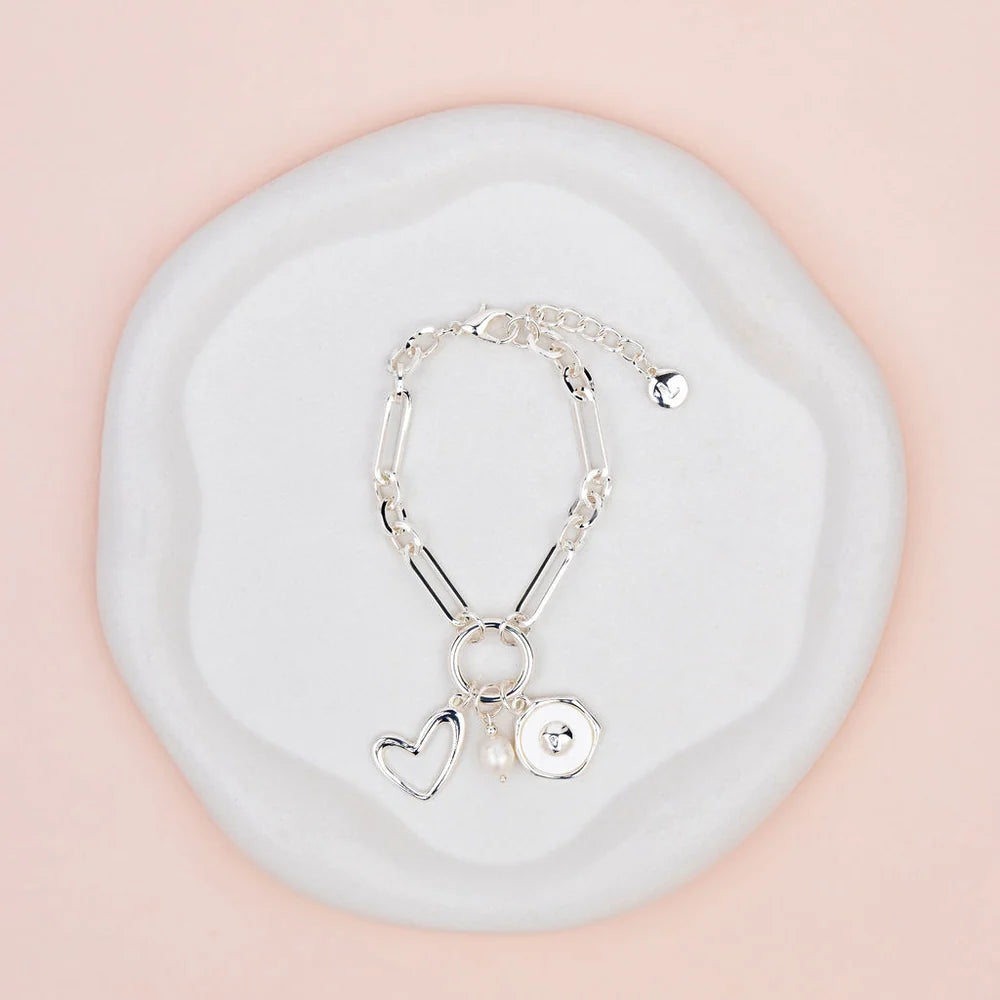 LillyCo Pearl Charm Bracelet L1945B